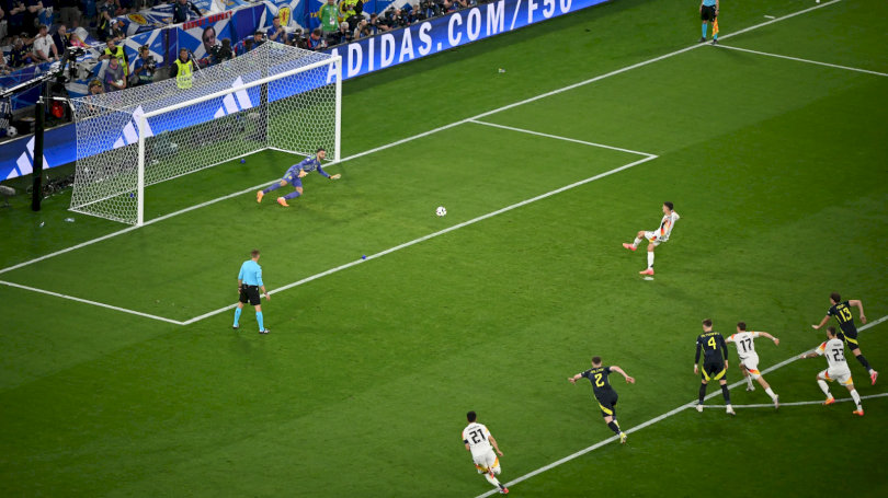 Penalty: Bàn Ghi Hay Sai Lầm Vô Hình?