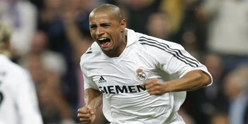 Roberto Carlos: Huyền thoại với cú sút thần sấm