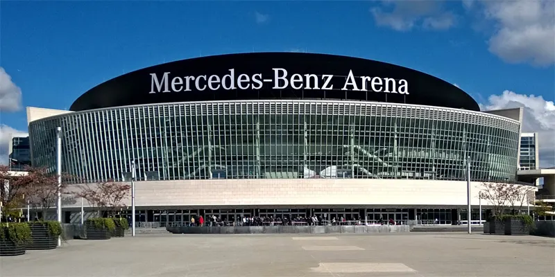 Khám Phá Mercedes-Benz Arena: Lịch Sử và Thiết Kế Độc Đáo